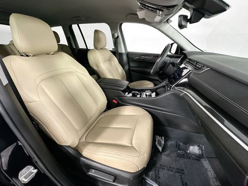 Used 2023 Jeep Grand Cherokee Laredo AWD/4WD image 25