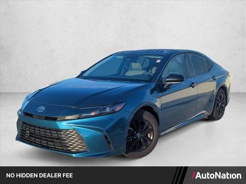 Used 2025 Toyota Camry LE w/ Convenience Package FWD image 1