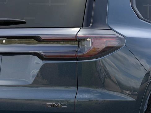 New 2026 GMC Acadia Denali Ultimate w/ LPO, Floor Liner Package AWD/4WD image 11