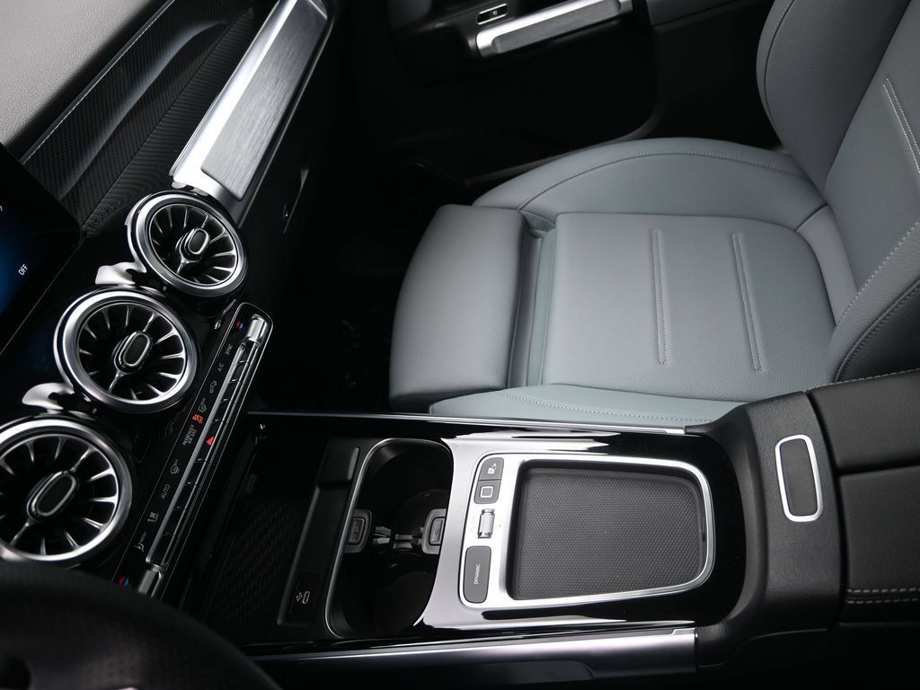 Used 2025 Mercedes-Benz GLB 35 AMG 4MATIC image 19