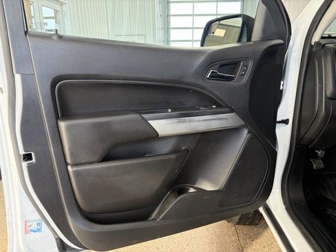 Used 2022 Chevrolet Colorado LT w/ Fleet Safety Package image 19