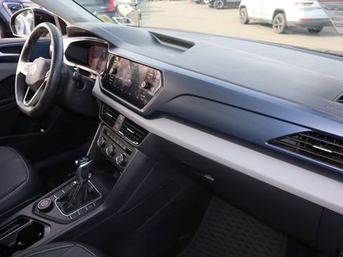 Used 2022 Volkswagen Taos SE w/ Panoramic Sunroof Package image 23