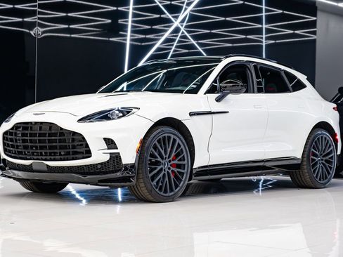 Used 2023 Aston Martin DBX 707 AWD/4WD image 3