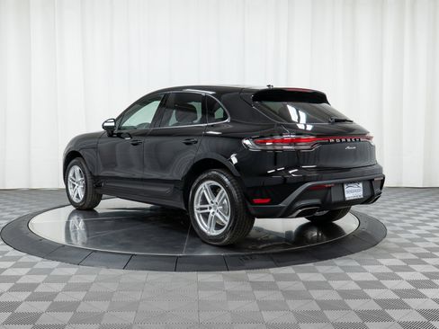 Used 2025 Porsche Macan image 3