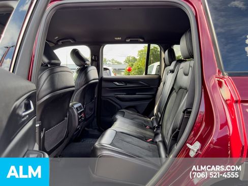 Used 2025 Jeep Grand Cherokee Altitude AWD/4WD image 18