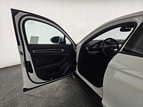 Used 2023 Porsche Panamera Platinum Edition image 19