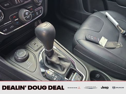 Used 2023 Jeep Cherokee Altitude Lux image 24