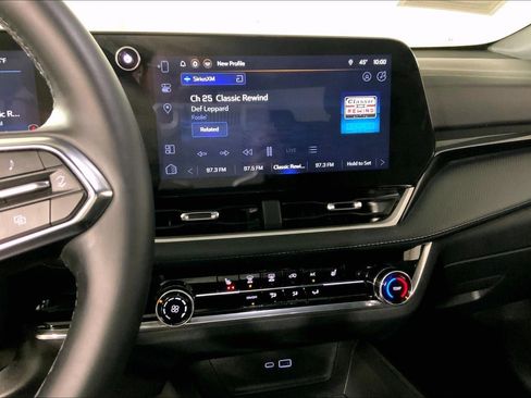 Used 2025 Chevrolet Equinox LT image 6