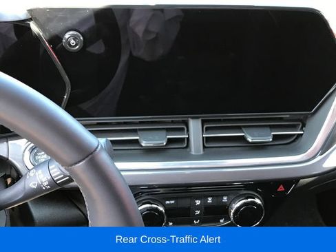Used 2024 Chevrolet Trax ACTIV w/ Driver Confidence Package FWD image 5