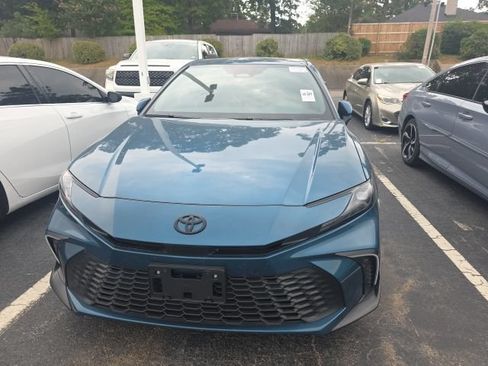 Used 2026 Toyota Camry SE w/ Convenience Package FWD image 2