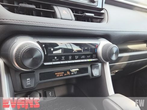 Used 2022 Toyota RAV4 LE w/ Carpet Mat Package (TMS) AWD/4WD image 8