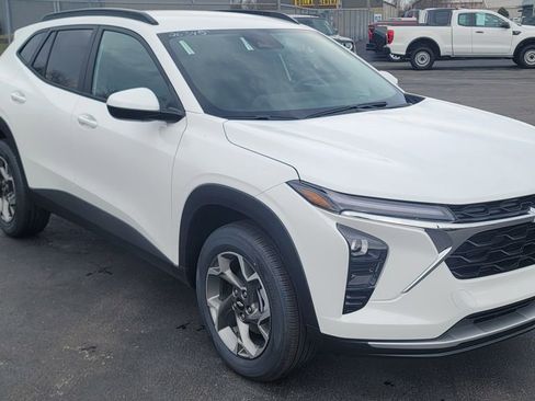 New 2026 Chevrolet Trax LT FWD image 2