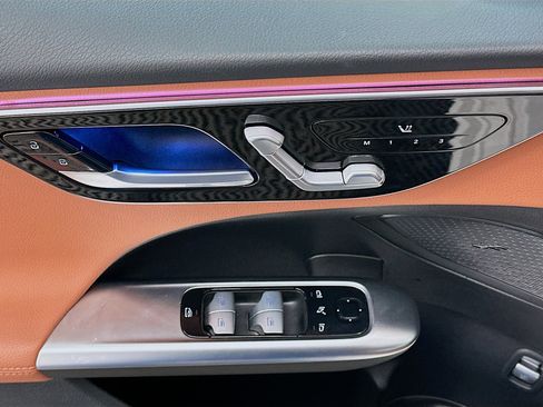 Used 2025 Mercedes-Benz C 300 4MATIC Sedan image 15