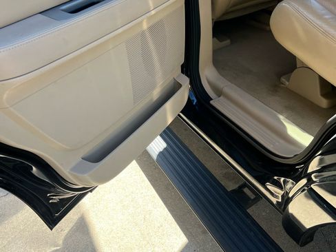 Used 2008 Lincoln Navigator 2WD image 8