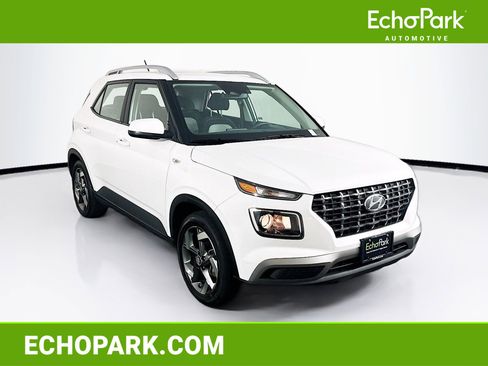 Used 2025 Hyundai Venue SEL FWD image 1