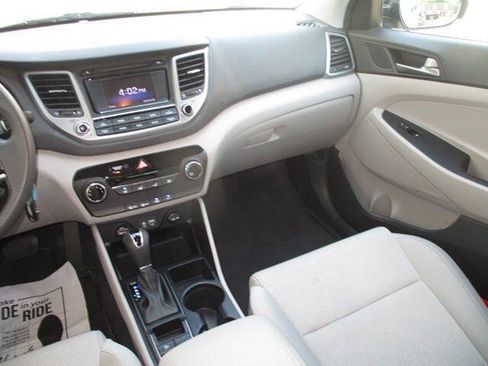 Used 2018 Hyundai Tucson SE AWD/4WD image 18