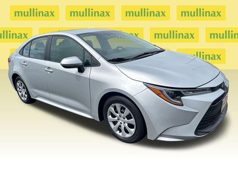 Used 2025 Toyota Corolla LE FWD image 1