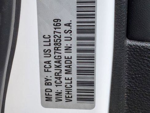 Certified 2024 Jeep Grand Cherokee L Laredo image 33