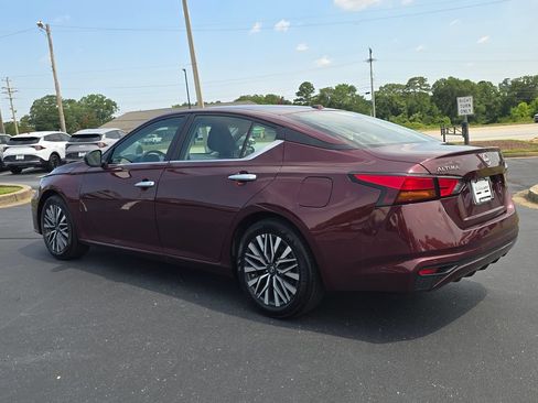 Used 2025 Nissan Altima 2.5 SV FWD image 5