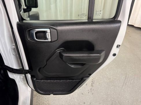 Used 2022 Jeep Gladiator Rubicon w/ Cold Weather Group image 24