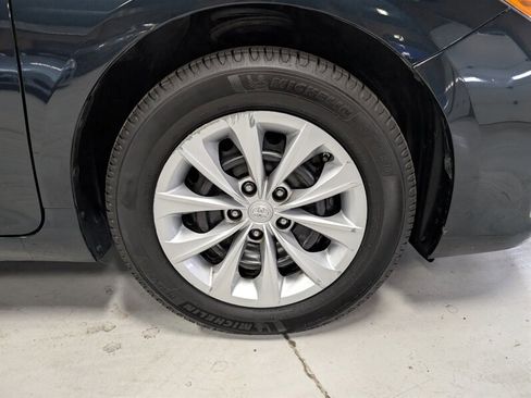Used 2015 Toyota Camry LE FWD image 12
