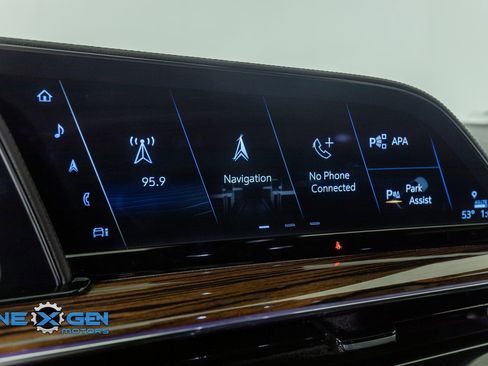 Used 2022 Cadillac Escalade ESV Premium Luxury image 19