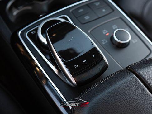 Used 2018 Mercedes-Benz GLE 43 AMG 4MATIC w/ Parking Assist Package image 38