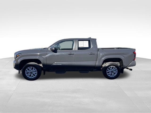 Used 2024 Toyota Tacoma SR5 w/ SR5 Upgrade Package AWD/4WD image 2