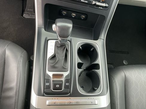 Used 2023 Kia Carnival LX FWD image 20