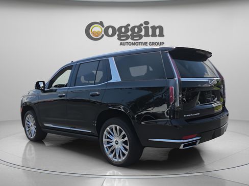 Used 2023 Cadillac Escalade Premium Luxury w/ Performance Package RWD image 3