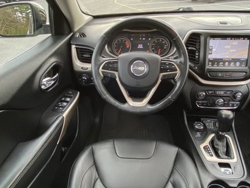 Used 2018 Jeep Cherokee Limited image 28