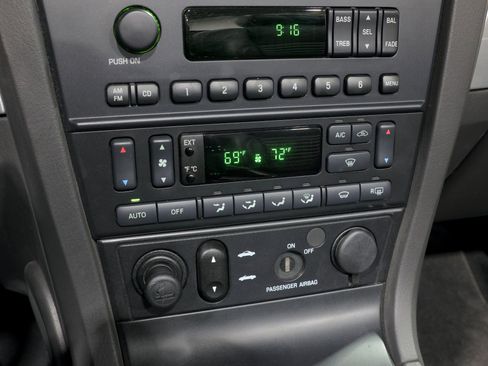 Used 2002 Ford Thunderbird image 18