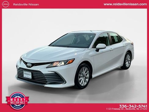 Used 2024 Toyota Camry LE image 1