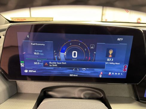 New 2026 Chevrolet Traverse LT w/ Sun and Wheel Package FWD image 18
