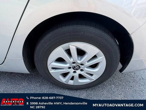 Used 2017 Toyota Prius Two FWD image 30