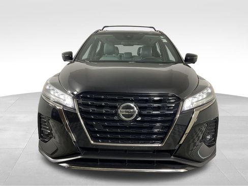 Used 2021 Nissan Kicks SR w/ SR Premium Package FWD image 3