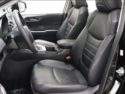 Used 2024 Toyota RAV4 XLE Premium image 9