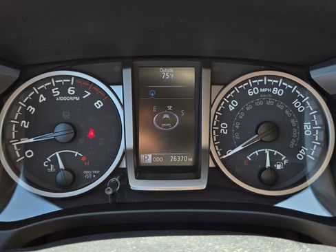 Used 2020 Toyota Tacoma SR5 AWD/4WD image 29