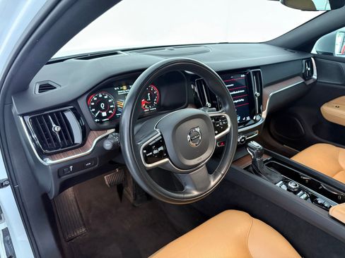 Used 2020 Volvo V60 T5 Momentum FWD image 4