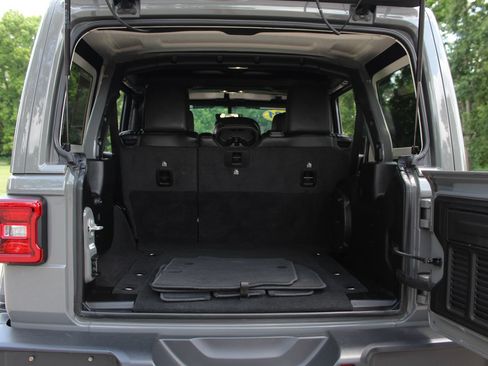 Used 2021 Jeep Wrangler Unlimited Sahara AWD/4WD image 21