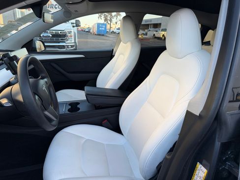 Used 2023 Tesla Model Y 2WD image 15