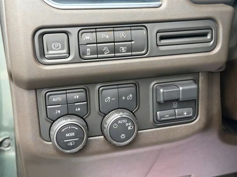 Used 2024 Chevrolet Suburban Z71 w/ Off-Road Capability Package AWD/4WD image 21