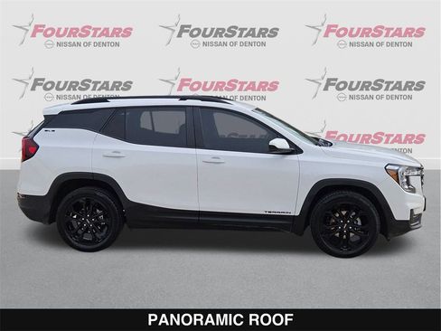 Used 2022 GMC Terrain SLE w/ Driver Convenience Package image 3