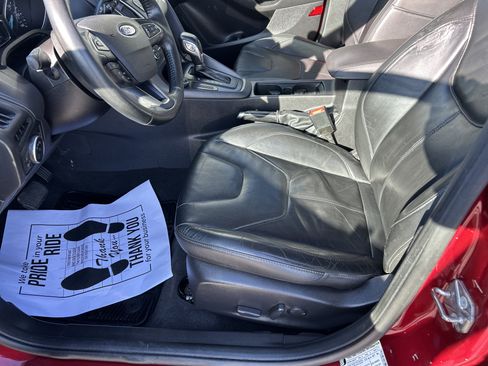 Used 2015 Ford Focus SE w/ Equipment Group 201A FWD image 14