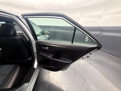 Used 2015 Toyota Camry SE FWD image 11