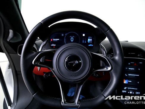 Used 2024 McLaren Artura image 15