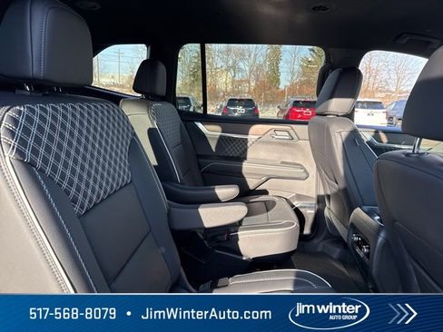 Used 2025 GMC Acadia Denali image 17