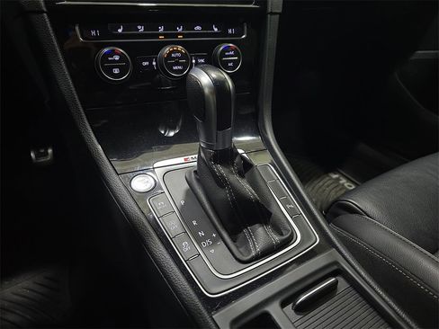 Used 2019 Volkswagen Golf R 4-Door image 26