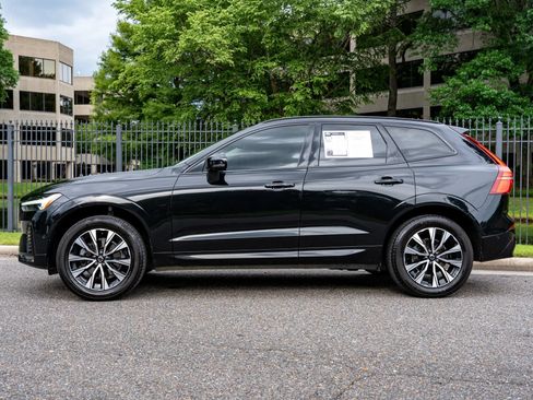 Used 2024 Volvo XC60 B5 Plus AWD/4WD image 9