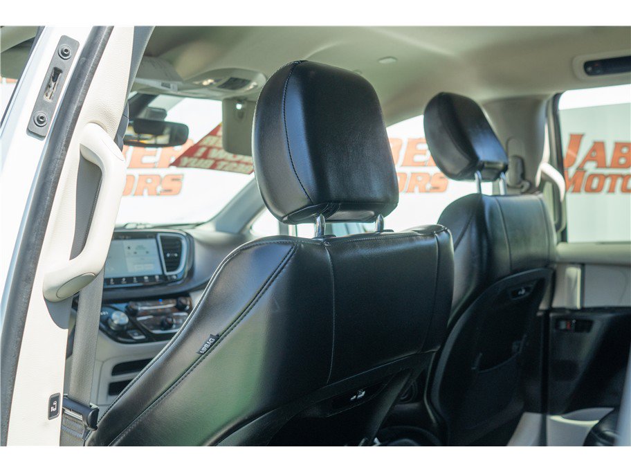 Used 2023 Chrysler Pacifica Touring-L FWD image 33